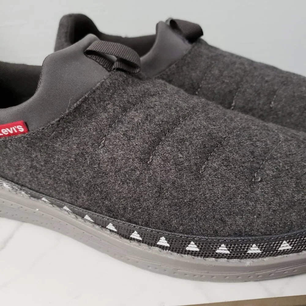 NEW Men's Levis size 11 / 12 slip on felt loafer slipper memory foam shoe casual